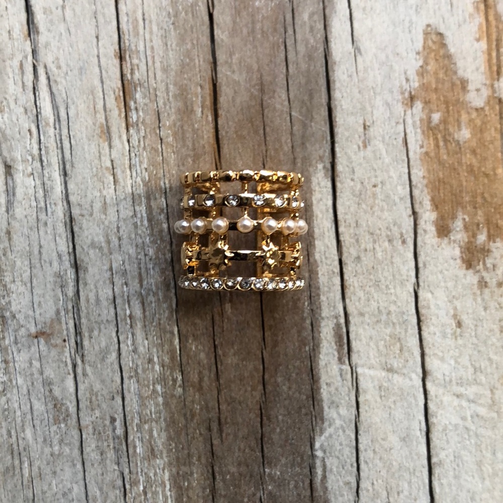 Interstellar Gold and Pearl Ear Cuff! - Picture 3 of 4